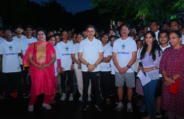 Thiru. R.N.Ravi, Hon'ble Governor of Tamil Nadu flagged off the ‘Run 4Fit Bharat’ Marathon with over 2000 youth and fitness enthusiasts at the forefront, undeterred by the rain carrying forward the Hon'ble Prime Minister Thiru. Narendra Modi's call for a 'Fit India' for a healthier and stronger Viksit Bharat at Olcott School Road, Besant Nagar, Chennai - 20.09.2025.
