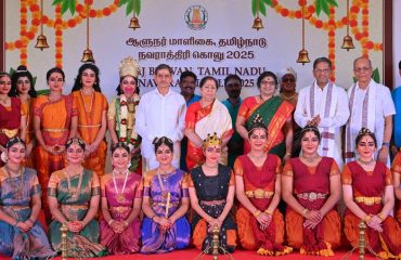 Thiru.R.N.Ravi, Hon’ble Governor of Tamil Nadu and Tmt.Laxmi Ravi, First Lady of Tamil Nadu, performed Navaratri Puja, inaugurated 10 day long Navaratri Kolu celebration and felicitated Tmt. Anitha Guha & troupe for their excellent performance at Raj Bhavan, Chennai - 22.09.2025.