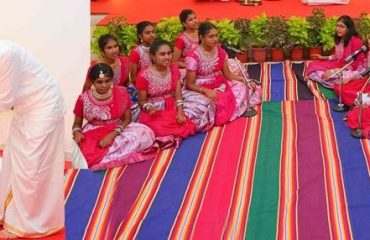 Thiru.R.N.Ravi, Hon’ble Governor of Tamil Nadu and Tmt.Laxmi Ravi, First Lady of Tamil Nadu, performed Navaratri Puja and witnessed the Bhajan performance of the students of Sri.K.C.Toshniwal Vivekananda Vidyalaya, Mathur, Chennai on the ocassion of Navaratri Kolu celebration at Raj Bhavan, Chennai - 24.09.2025. Hundreds of general public participated on the 3rd day of Navaratri Kolu festival at Raj Bhavan, Chennai.