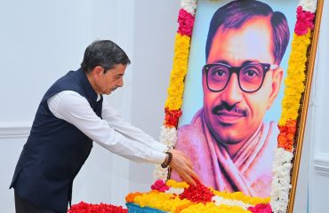 Thiru.R.N.Ravi, Hon’ble Governor of Tamil Nadu, paid floral tribute to the portrait of Pandit Deendayal Upadhyaya on his birth anniversary at Raj Bhavan, Chennai - 25.09.2025. He was one of the greatest Indian social and political thinker of twentieth century, a great visionary and staunch opponent of social discrimination.