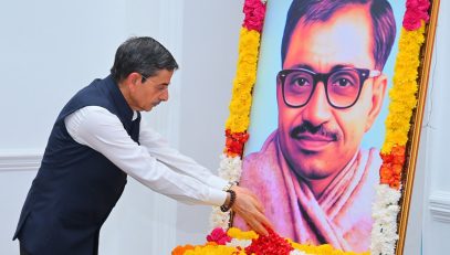 Thiru.R.N.Ravi, Hon’ble Governor of Tamil Nadu, paid floral tribute to the portrait of Pandit Deendayal Upadhyaya on his birth anniversary at Raj Bhavan, Chennai - 25.09.2025. He was one of the greatest Indian social and political thinker of twentieth century, a great visionary and staunch opponent of social discrimination.