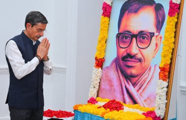 Thiru.R.N.Ravi, Hon’ble Governor of Tamil Nadu, paid floral tribute to the portrait of Pandit Deendayal Upadhyaya on his birth anniversary at Raj Bhavan, Chennai - 25.09.2025. He was one of the greatest Indian social and political thinker of twentieth century, a great visionary and staunch opponent of social discrimination.