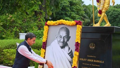 Thiru. R.N.Ravi, Hon’ble Governor of Tamil Nadu paid floral tribute to the Portrait of Mahatma Gandhi on the occasion of Gandhi Jayanthi at Raj Bhavan, Chennai - 02.10.2025.