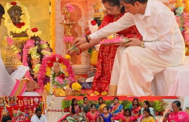 Thiru.R.N.Ravi, Hon’ble Governor of Tamil Nadu and Tmt.Laxmi Ravi, First Lady of Tamil Nadu, performed Navaratri Puja and witnessed the Bhajan performance of the Mayilai Raghumayi Raman Challengers Music Band on the occasion of Navaratri Kolu celebration at Raj Bhavan, Chennai - 01.10.2025. Hundreds of general public participated on the 10th and final day of Navaratri Kolu festival at Raj Bhavan, Chennai.