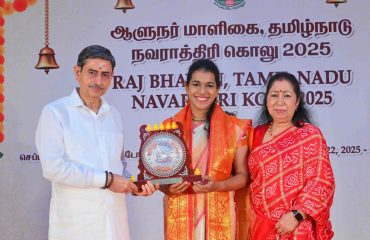 Thiru.R.N.Ravi, Hon’ble Governor of Tamil Nadu and Tmt.Laxmi Ravi, First Lady of Tamil Nadu, performed Navaratri Puja, witnessed and felicitated Tmt.Veena Venkatramani for Veena recital performances, Tmt. Anusha Girish and students for Bharatanatyam performance, Tmt. Maitrayee Badrinarayanan ,Carnatic Vocal Song performance and Members of Mayilai Raghumayi Raman Challengers Music Band, Chennai for their Bhajan performance on the occasion of Navaratri Kolu celebration at Raj Bhavan, Chennai - 01.10.2025. Hundreds of general public participated on the 10th and final day of Navaratri Kolu festival at Raj Bhavan, Chennai.