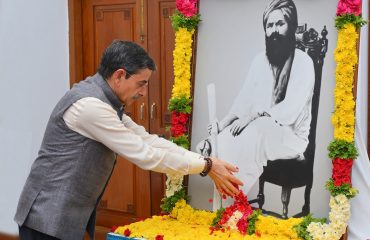 Thiru. R.N.Ravi, Hon'ble Governor of Tamil Nadu, paid floral tribute to the Portrait of Freedom Fighter Subramaniya Siva on the occasion of his birth anniversary at Raj Bhavan, Chennai - 04.10.2025.