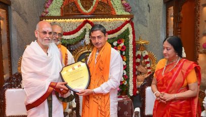 Thiru. R.N.Ravi, Hon'ble Governor of Tamil Nadu, participated as chief guest and presented 'Siva Saagara Tatpara Ratna' award to Govindapuram Thiru. Balaji Bhagavathar and Thiru. Ganesa Sarma at the Navaratri 2025 celebration organised by Sri Sivan SAR Yoga Sabhai & Siva Saagaram Trust held at Sri Sivan SAR Yoga Sabhai, Nanganallur, Chennai - 03.10.2025. Padma Vibhushan Padma Subrahmanyam, and other dignitaries were present.