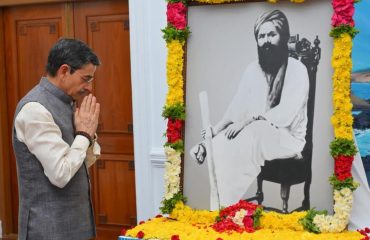 Thiru. R.N.Ravi, Hon'ble Governor of Tamil Nadu, paid floral tribute to the Portrait of Freedom Fighter Subramaniya Siva on the occasion of his birth anniversary at Raj Bhavan, Chennai - 04.10.2025.