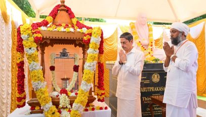 On the auspicious occasion of Swami Thiruvarutprakasa Vallalar’s 202nd Avatar Day, Thiru. R.N.Ravi, Hon'ble Governor of Tamil Nadu paid floral tribute to the statue of Thiruvarutprakasa Vallalar at Raj Bhavan, Chennai - 05.10.2025. Hon'ble Governor along with Vallalar devotees, paid floral tributes to Swami Vallalar at Raj Bhavan’s Vallalar Park.