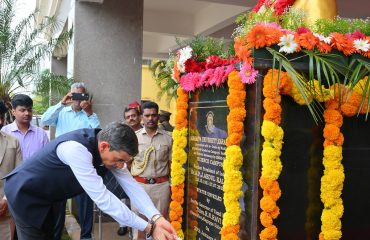 Thiru. R.N.Ravi, Hon’ble Governor of Tamil Nadu paid floral tribute to Dr.A.P.J. Abdul Kalam, Former President of India and Bharat Ratna on his birth anniversary at Scientific Block, Alagappa University Campus, Karaikudi, Sivaganga District - 15.10.2025