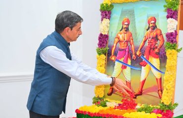 Thiru. R.N. Ravi, Hon’ble Governor of Tamil Nadu, paid floral tributes to the portrait of Freedom fighters Marudhu Brothers on their Martyrdom Day at Raj Bhavan, Chennai - 24.10.2025.
