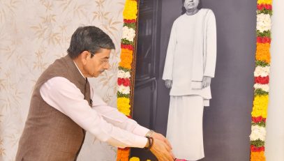 Hon'ble Governor of Tamil Nadu, paid floral tribute to the portrait of freedom fighter Pasumpon Muthuramalinga Thevar, a valiant son of Bharat Mata﻿, on his Birth anniversary (Guru Pooja) at Government Circuit House, Nagercoil, Kanniyakumari District - 30.10.2025. He was a great nationalist leader, reformer, and close associate of Netaji Subhas Chandra Bose, who dedicated his life to India’s freedom from British colonial rule and mobilized the national freedom movement in Tamil Nadu.