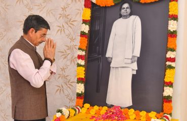 Hon'ble Governor of Tamil Nadu, paid floral tribute to the portrait of freedom fighter Pasumpon Muthuramalinga Thevar, a valiant son of Bharat Mata﻿, on his Birth anniversary (Guru Pooja) at Government Circuit House, Nagercoil, Kanniyakumari District - 30.10.2025. He was a great nationalist leader, reformer, and close associate of Netaji Subhas Chandra Bose, who dedicated his life to India’s freedom from British colonial rule and mobilized the national freedom movement in Tamil Nadu.