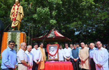 Thiru.R.N.Ravi, Hon'ble Governor of Tamil Nadu, paid floral tributes to the portrait of Sardar Vallabhbhai Patel on his 150th Birth Anniversary celebrated as 'National Unity Day' along with the members of Sardar Vallabhbhai Patel Memorial Trust, Chennai and other dignitaries at Sardar Vallabhbhai Patel statue in front of Main gate, Raj Bhavan, Chennai - 31.10.2025