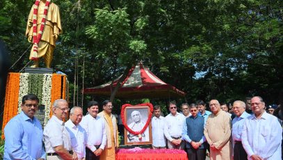 Thiru.R.N.Ravi, Hon'ble Governor of Tamil Nadu, paid floral tributes to the portrait of Sardar Vallabhbhai Patel on his 150th Birth Anniversary celebrated as 'National Unity Day' along with the members of Sardar Vallabhbhai Patel Memorial Trust, Chennai and other dignitaries at Sardar Vallabhbhai Patel statue in front of Main gate, Raj Bhavan, Chennai - 31.10.2025