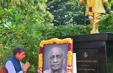 Thiru.R.N.Ravi, Hon'ble Governor of Tamil Nadu, paid floral tributes to the portrait of Sardar Vallabhbhai Patel on his 150th Birth Anniversary celebrated as 'National Unity Day' at Raj Bhavan, Chennai - 31.10.2025