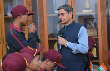 Thiru. R.N.Ravi, Hon'ble Governor of Tamil Nadu, had an fruitful interaction with the student delegates from Manipur as a part of 'National Integration Tour' organised by 44 Mountain Brigade and 7th Madras Regiment at Raj Bhavan, Chennai - 12.11.2025.