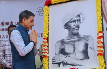 Thiru. R.N. Ravi, Hon'ble Governor of Tamil Nadu paid floral tribute to the portrait of the great Freedom Fighter Bhagwan Birsa Munda on Janjatiya Gaurav Diwas and Jharkhand State Foundation Day celebration held at Bharathiar Mandapam, Raj Bhavan, Chennai - 15.11.2025.