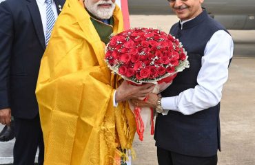 Thiru. R.N.Ravi, Hon'ble Governor of Tamil Nadu, warmly welcomed Hon’ble Prime Minister Thiru. Narendra Modi upon his arrival at Coimbatore Airport, Coimbatore on 19.11.2025. The Hon'ble Prime Minister will inaugurate the South India Natural Farming Summit 2025, release the 21st instalment of PM-KISAN of over ₹18,000 crore to more than 9 crore farmers nationwide and address thousands of farmers, natural farming practitioners, scientists and stakeholders.