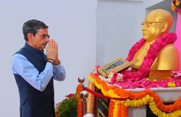 Thiru.R.N.Ravi, Hon’ble Governor of Tamil Nadu & Chancellor, Tamil Nadu Dr.Ambedkar Law University, paid floral tributes to the statue of Bharat Ratna Dr. B.R. Ambedkar and presided over the inaugural session of the one day consortium on 'Constitution Day Celebrations' at the function held at the University Auditorium, The Tamil Nadu Dr. Ambedkar Law University, Perungudi Campus, Chennai - 26.11.2025.