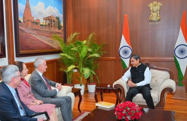 Thiru.Christopher Cooter, High Commissioner of Canada to India, along with his colleagues, called on Thiru.R.N.Ravi, Hon'ble Governor of Tamil Nadu at Lok Bhavan ,Chennai and discussed issues of mutual national interest - 06.12.2025. Hon'ble Governor of Tamil Nadu presented Tirukkural book to them.