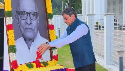 Thiru. R.N. Ravi, Hon'ble Governor of Tamil Nadu, paid floral tributes to Thiru. C. Rajagopalachari on his birth anniversary at Lok Bhavan, Chennai - 10.12.2025.