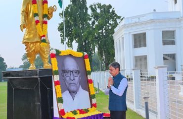 Thiru. R.N. Ravi, Hon'ble Governor of Tamil Nadu, paid floral tributes to Thiru. C. Rajagopalachari on his birth anniversary at Lok Bhavan, Chennai - 10.12.2025.