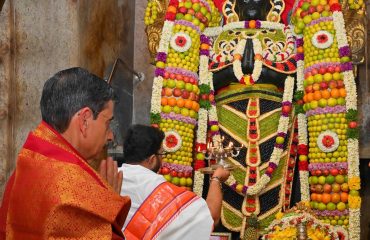 Thiru.R.N.Ravi, Hon'ble Governor of Tamil Nadu, had darshan and offered puja to Lord Anjaneyar at the Anjaneyar Bhaktha Sabha Temple, Ashok Nagar,Chennai praying for the good health and well-being of the sisters and brothers of Tamil Nadu and for the greater glory of Bharat Mata. Governor also participated in the Hanuman Jayanthi festival celebrations - 14.12.2025.