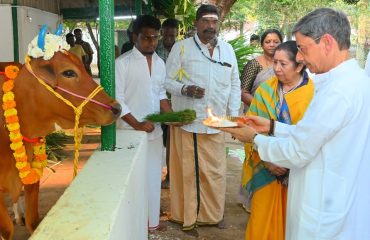 Thiru R. N. Ravi,Hon'ble Governor of Tamil Nadu and Tmt. Laxmi Ravi, the First Lady of Tamil Nadu performed Puja to the cattle on the occasion of Mattu Pongal, at Lok Bhavan, Chennai - 16.01.2026