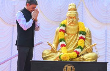 Thiru. R.N.Ravi, Hon'ble Governor of Tamil Nadu, garlanded and paid floral tribute to Saint Thiruvalluvar, on the occasion of Thiruvalluvar day at Thiruvalluvar Statue, Lok Bhavan, Chennai - 16.01.2026.