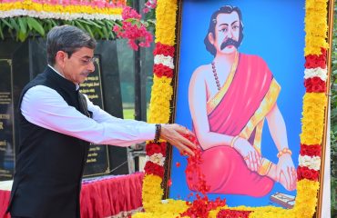 Thiru. R. N. Ravi, Hon'ble Governor of Tamil Nadu, unveiled the Statue of 'KAVICHAKRAVARTHI KAMBAR' at Kambar Vanam, Lok Bhavan, Chennai on 29.01.2026. Functionaries of Bharathiya Vidya Bhavan, Chennai Kendra, Tamil Scholars, Representatives from various Kambar Kazhagams across Tamil Nadu and Students participated at the event.