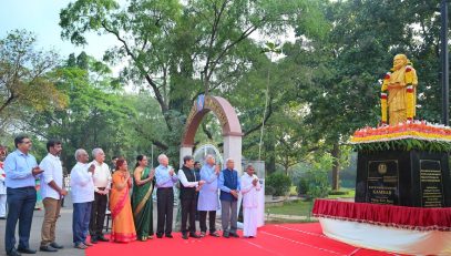 Thiru. R. N. Ravi, Hon'ble Governor of Tamil Nadu, unveiled the Statue of 'KAVICHAKRAVARTHI KAMBAR' at Kambar Vanam, Lok Bhavan, Chennai on 29.01.2026. Functionaries of Bharathiya Vidya Bhavan, Chennai Kendra, Tamil Scholars, Representatives from various Kambar Kazhagams across Tamil Nadu and Students participated at the event.