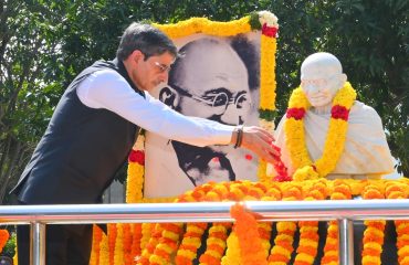Thiru.R.N.Ravi, Hon’ble Governor of Tamil Nadu, paid floral tributes to Mahatma Gandhi, on the occasion of Martyrs' Day at Gandhi Mandapam, Chennai - 30.01.2026. Hon’ble Governor of Tamil Nadu, along with officials of Lok Bhavan and Staff members, took pledge against Untouchability at Lok Bhavan, Chennai.