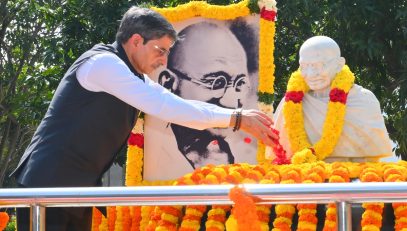 Thiru.R.N.Ravi, Hon’ble Governor of Tamil Nadu, paid floral tributes to Mahatma Gandhi, on the occasion of Martyrs' Day at Gandhi Mandapam, Chennai - 30.01.2026. Hon’ble Governor of Tamil Nadu, along with officials of Lok Bhavan and Staff members, took pledge against Untouchability at Lok Bhavan, Chennai.