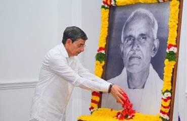 Thiru.R.N.Ravi, Hon'ble Governor of Tamil Nadu, paid floral tributes to Omandur Ramaswamy Reddiyar on his birth anniversary at Lok Bhavan, Chennai - 01.02.2026.