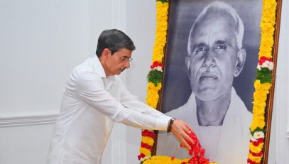 Thiru.R.N.Ravi, Hon'ble Governor of Tamil Nadu, paid floral tributes to Omandur Ramaswamy Reddiyar on his birth anniversary at Lok Bhavan, Chennai - 01.02.2026.