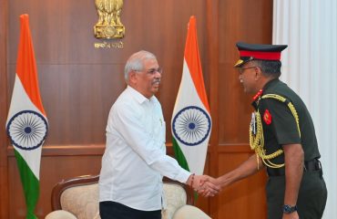 Lieutenant General V. Sreehari, General Officer Commanding, Dakshin Bharat Area called on Thiru. Rajendra Vishwanath Arlekar, Hon'ble Governor of Tamil Nadu at Lok Bhavan, Chennai - 03.04.2026.