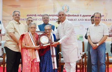 Thiru. Rajendra Vishwanath Arlekar, Hon'ble Governor of Tamil Nadu honoured the eminent personalities from Gujarat and Maharashtra Associations on the occasion of the Foundation Day Celebration of Gujarat and Maharashtra States organised at Bharathiar Mandapam, Lok Bhavan, Chennai - 01.05.2026.