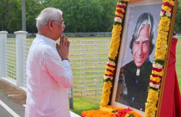 Thiru. Rajendra Vishwanath Arlekar, Hon'ble Governor of Tamil Nadu paid floral tributes to the portrait of Dr.A.P.J.Abdul Kalam, Former President of India on his Remembrance Day, at Lok Bhavan, Chennai - 27.07.2026.