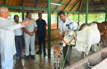 Thiru. Rajendra Vishwanath Arlekar, Hon'ble Governor of Tamil Nadu, visited the Goshala at Lok Bhavan and offered prayers there, in Chennai - 27.07.2026.