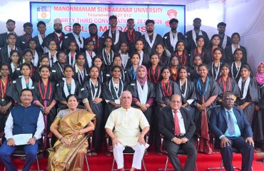 Thiru. Rajendra Vishwanath Arlekar, Hon'ble Governor of Tamil Nadu and Chancellor of Manonmaniam Sundaranar University, participated in the group photograph at the 33rd convocation of Manonmaniam Sundaranar University, held at the V.O. Chidambaranar Auditorium, Manonmaniam Sundaranar University, Tirunelveli - 28.07.2026.