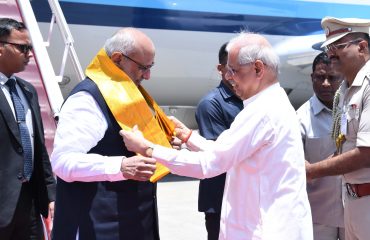 Thiru. C. P. Radhakrishnan, Hon’ble Vice-President of India, was warmly received by Thiru. Rajendra Vishwanath Arlekar, Hon’ble Governor of Tamil Nadu, upon his arrival at Chennai Airport - 16.08.2026.