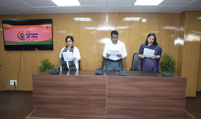 Swachhata Pledge being administered by Shri G S Rajeswaran, DGDE on 22-09-2023