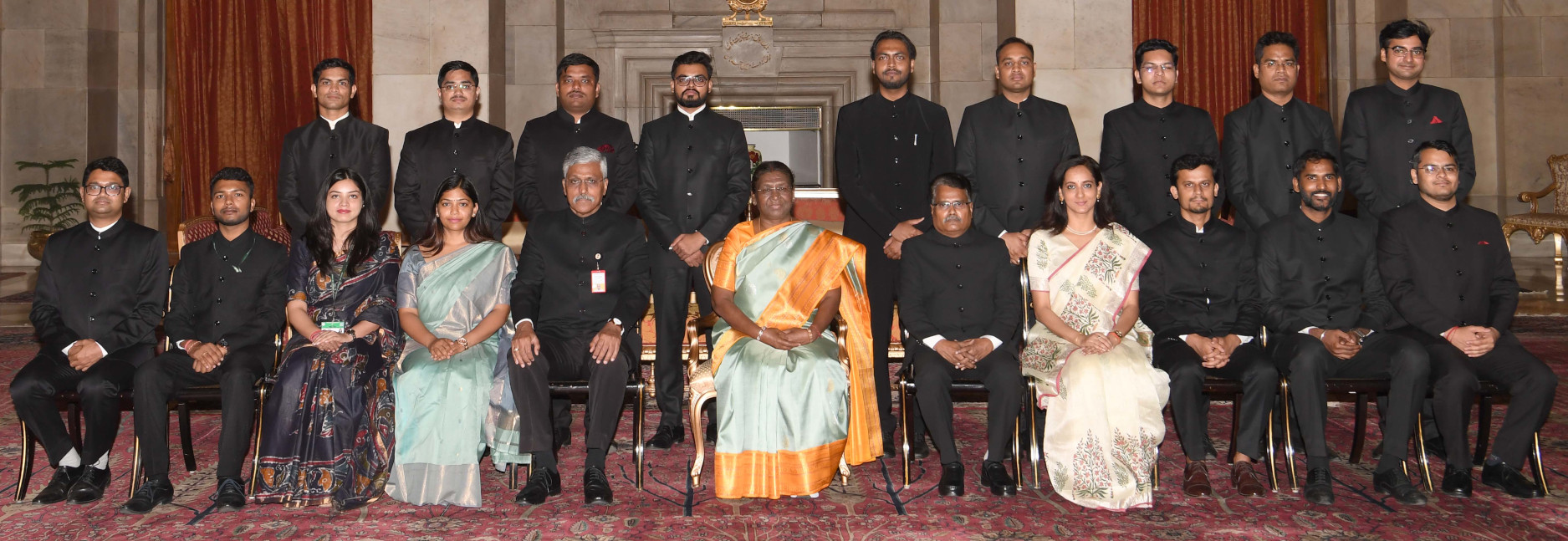 Honorable President of India Smt. Draupadi Murmu with Shri Giridhar Armane Defence Secretary Shri GS Rajeshwaran DGDE and Officer Trainees of Indian Defence Estates Service