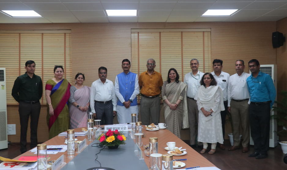 Group Photograph with Shri Sanjay Seth, Hon'ble RRM