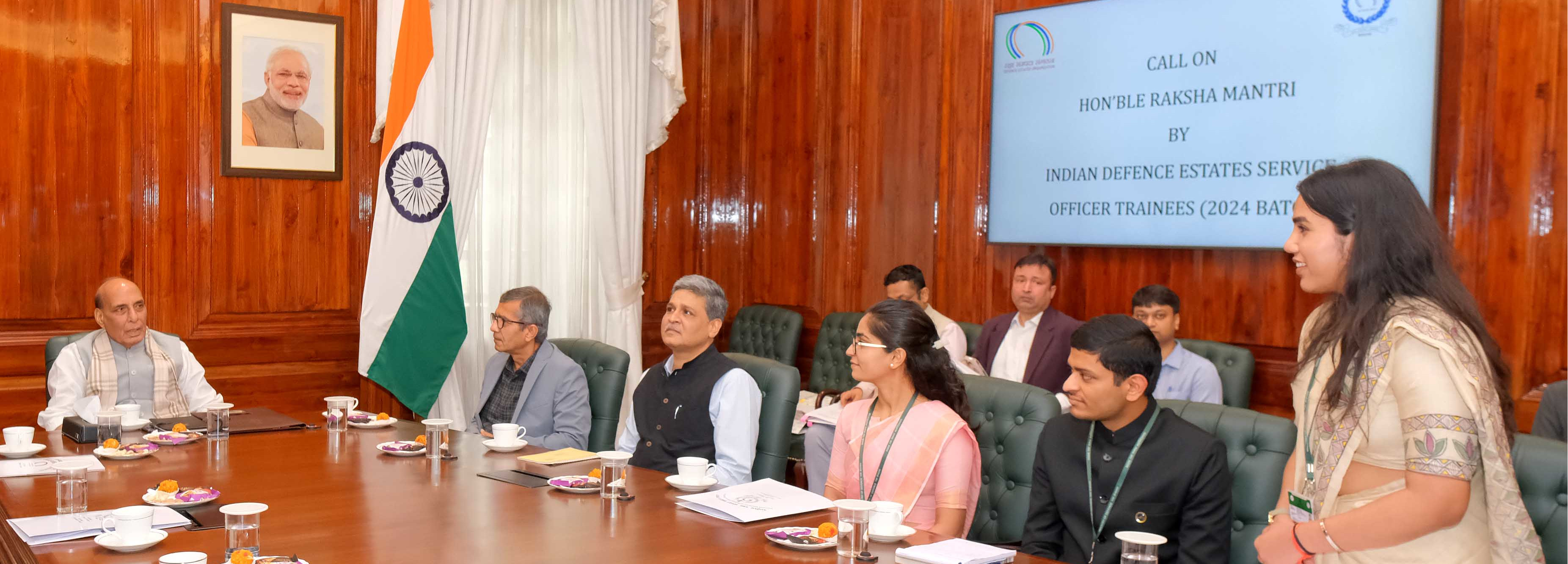 भारतीय रक्षा सम्पदा सेवा के अधिकारियों /प्रशिक्षु अधिकारियों की भारत के माननीय रक्षा मंत्री, श्री राजनाथ सिंह से शुभेच्छा मुलाकात
