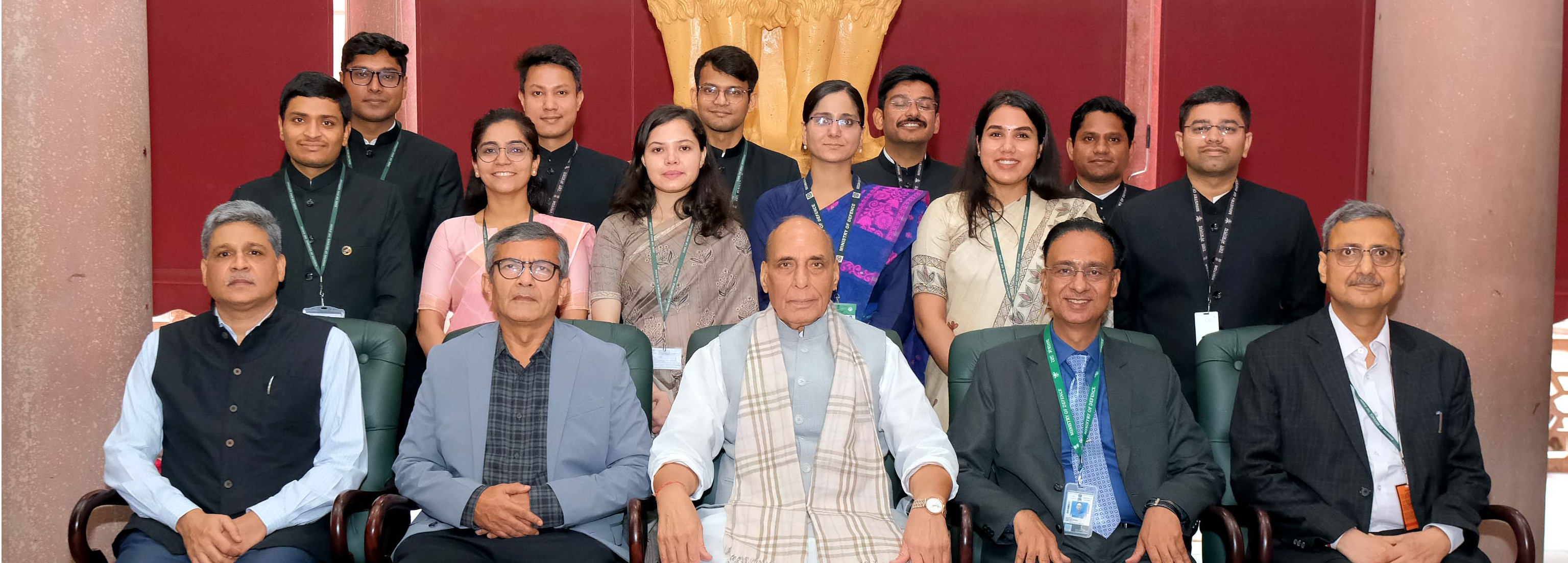 भारतीय रक्षा सम्पदा सेवा के अधिकारियों /प्रशिक्षु अधिकारियों की भारत के माननीय रक्षा मंत्री, श्री राजनाथ सिंह से शुभेच्छा मुलाकात