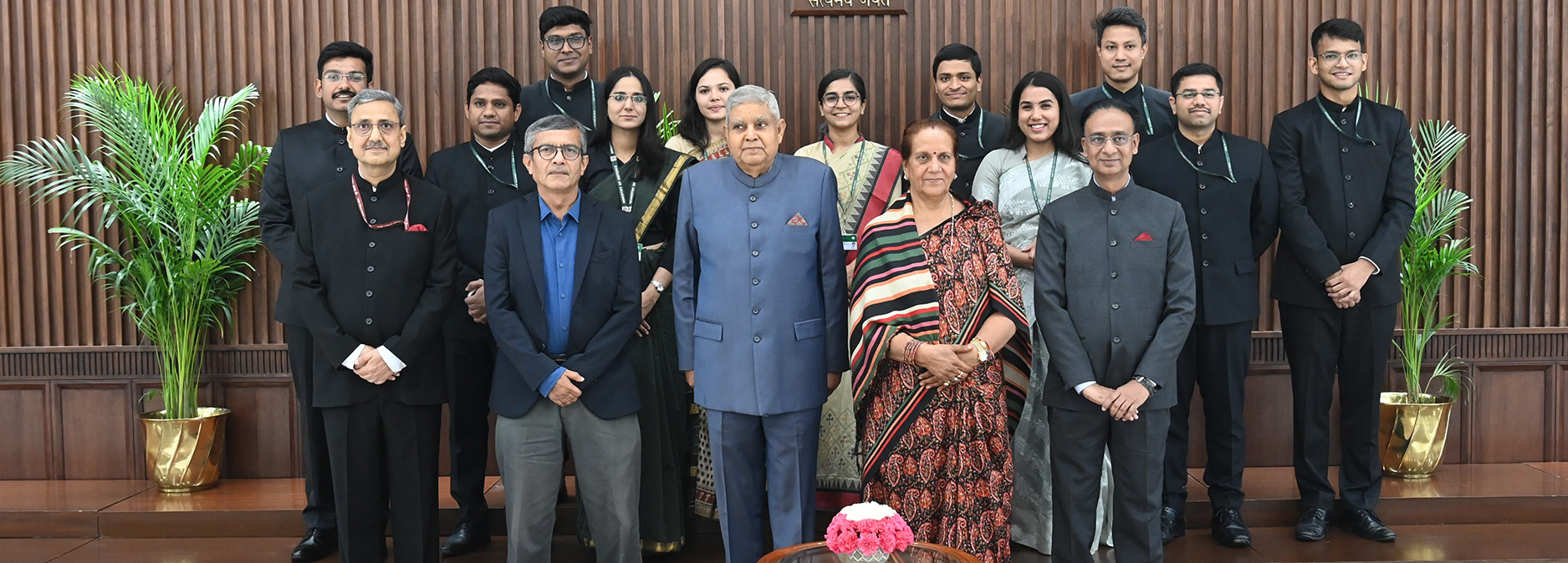 भारत के माननीय उपराष्ट्रपति से रक्षा संपदा सेवा के अधिकारियों /प्रशिक्षु अधिकारियों की शुभेच्छा मुलाकात (19-07-2025)