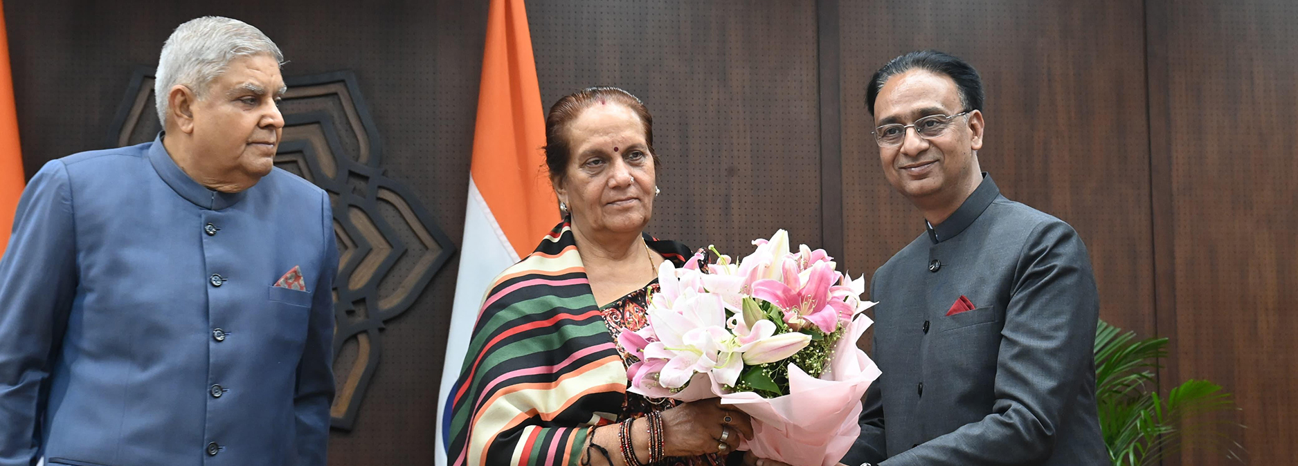 Officers/Officer Trainees of Indian Defence Estates Service call on the Hon