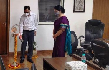 हिन्दी दिवस के अवसर पर महानिदेशक महोदय द्वारा दीप प्रज्ज्वलन